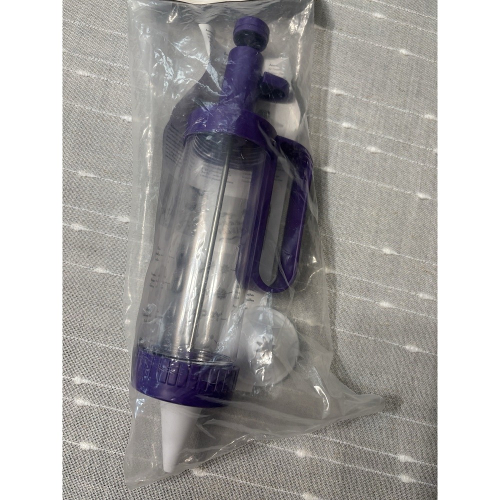 NEW Wilton Dessert Decorator With 2 Tips Cake Cupcakes Decorating